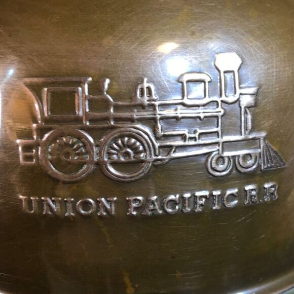 Pacific Railroad Spittoon, brass & copper double sided RR Engine logo - Picture 2 of 9